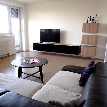 Marguerite Apartment - Parking Including Bratislava Eksteriør billede