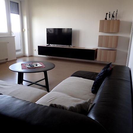 Marguerite Apartment - Parking Including Bratislava Eksteriør billede