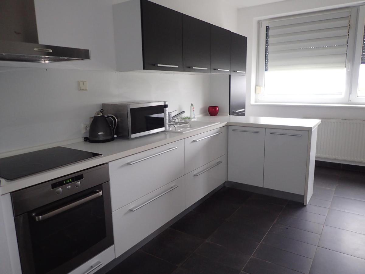 Marguerite Apartment - Parking Including Bratislava Eksteriør billede