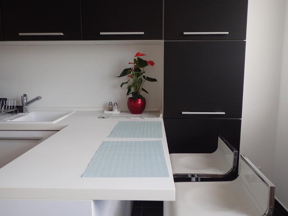 Marguerite Apartment - Parking Including Bratislava Eksteriør billede